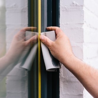 Voorbereiding ramen lakken